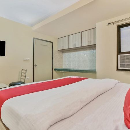 Oyo Hotel Clink Нью-Дели Экстерьер фото