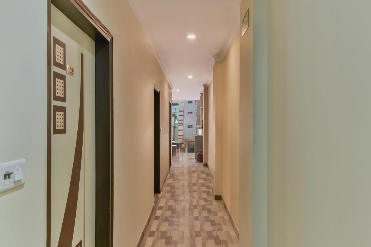 Oyo Hotel Clink Нью-Дели Экстерьер фото