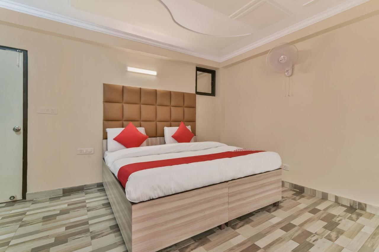 Oyo Hotel Clink Нью-Дели Экстерьер фото