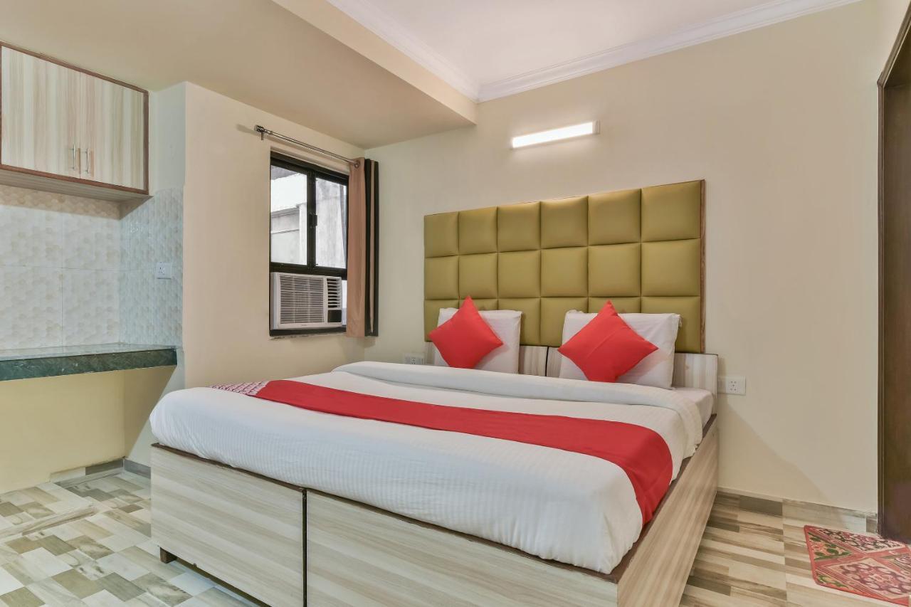 Oyo Hotel Clink Нью-Дели Экстерьер фото