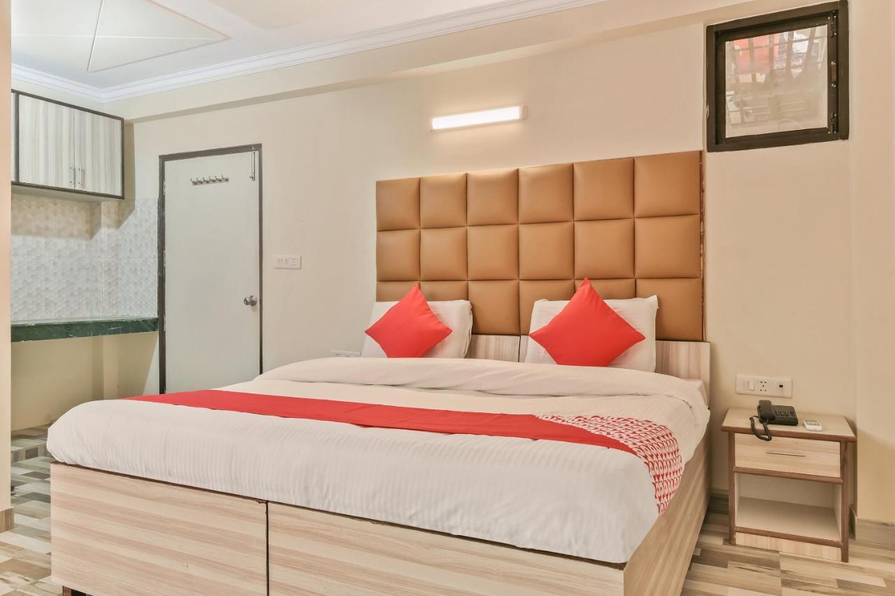Oyo Hotel Clink Нью-Дели Экстерьер фото