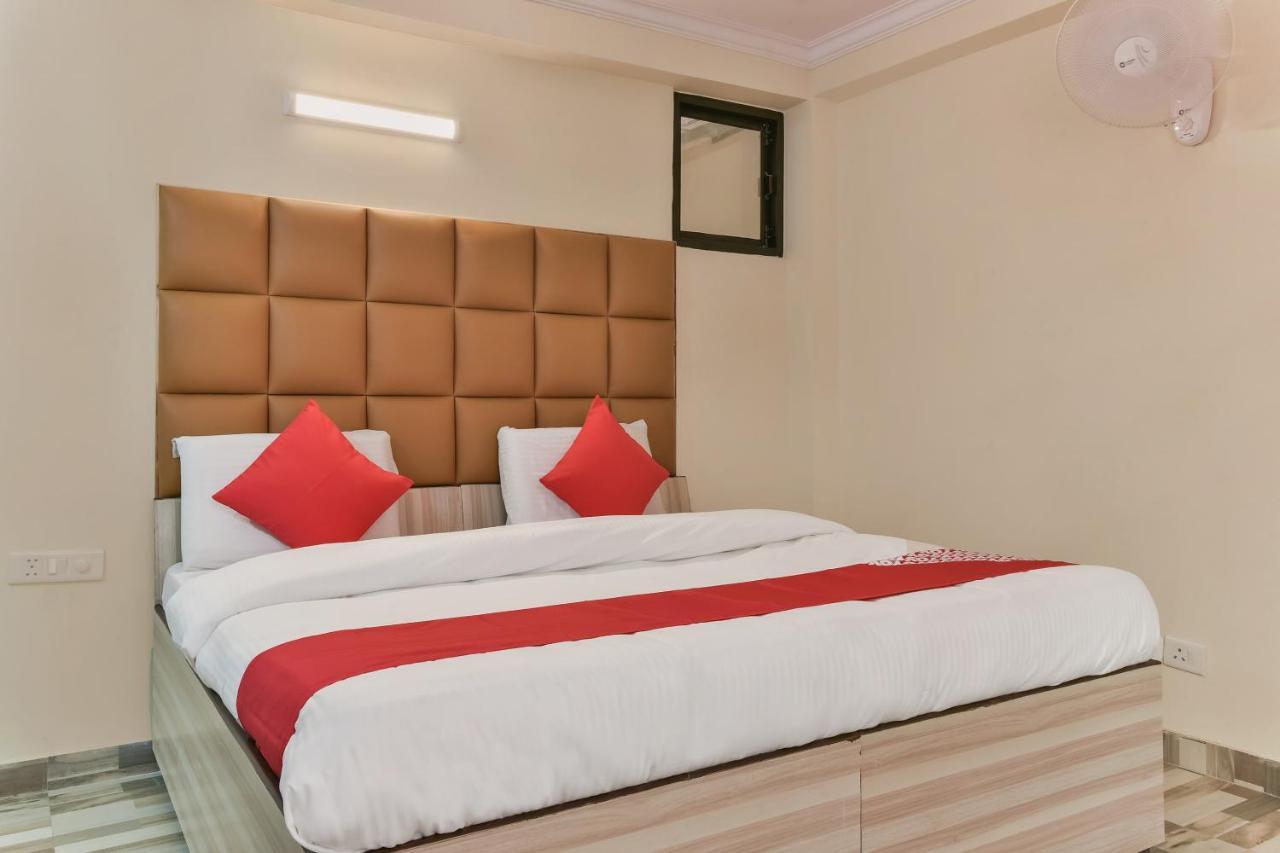 Oyo Hotel Clink Нью-Дели Экстерьер фото
