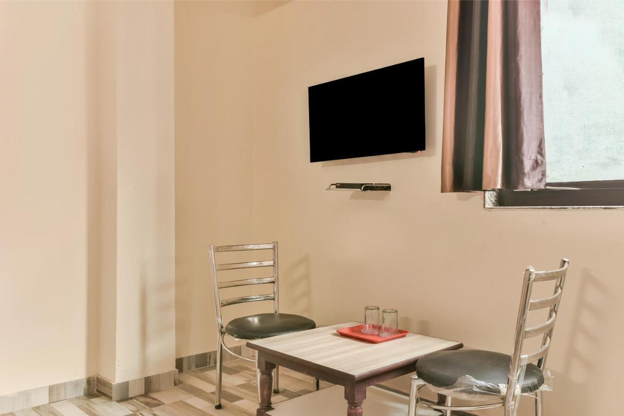 Oyo Hotel Clink Нью-Дели Экстерьер фото