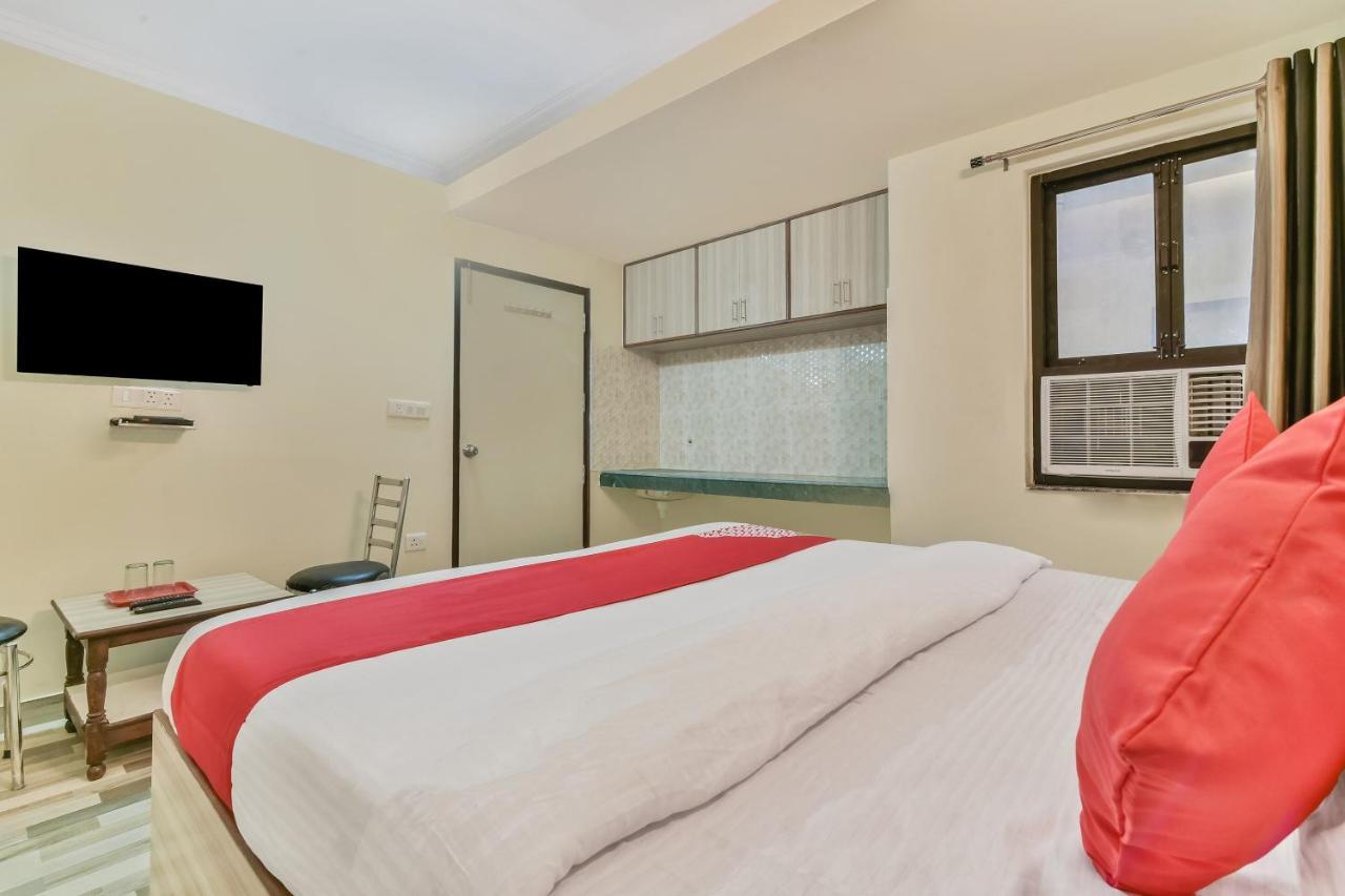 Oyo Hotel Clink Нью-Дели Экстерьер фото