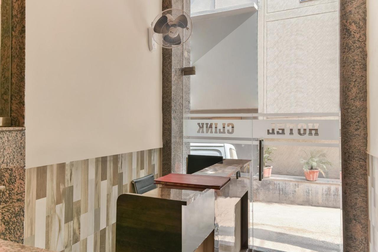 Oyo Hotel Clink Нью-Дели Экстерьер фото