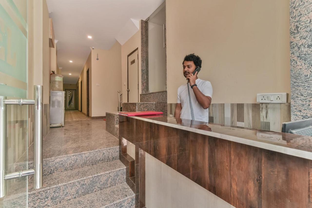 Oyo Hotel Clink Нью-Дели Экстерьер фото